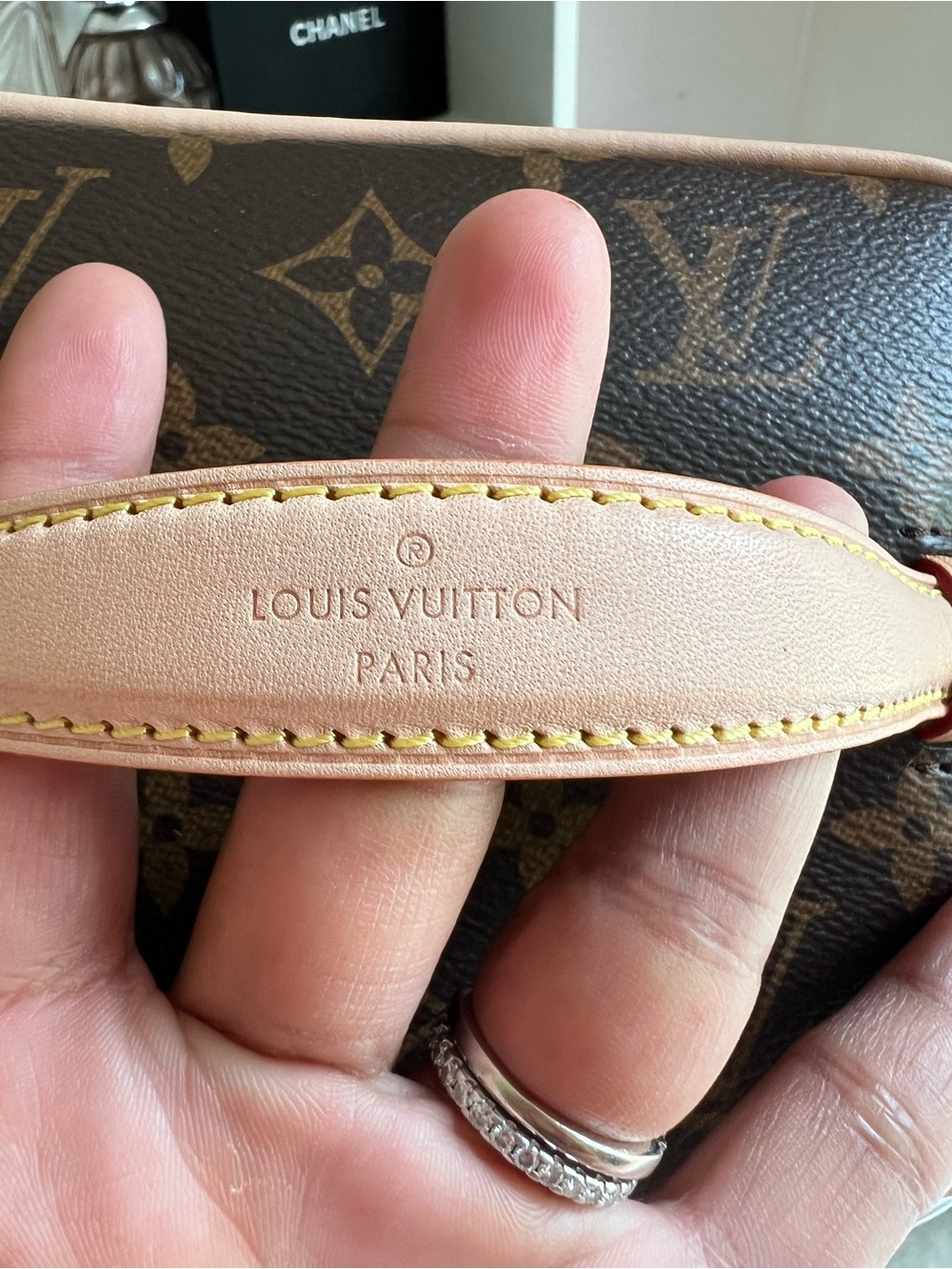Lv vanity bag - Picture 9 of 15